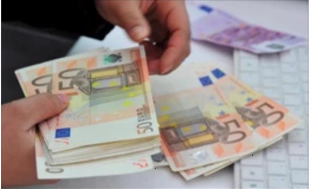 Đồng euro ngang giá USD