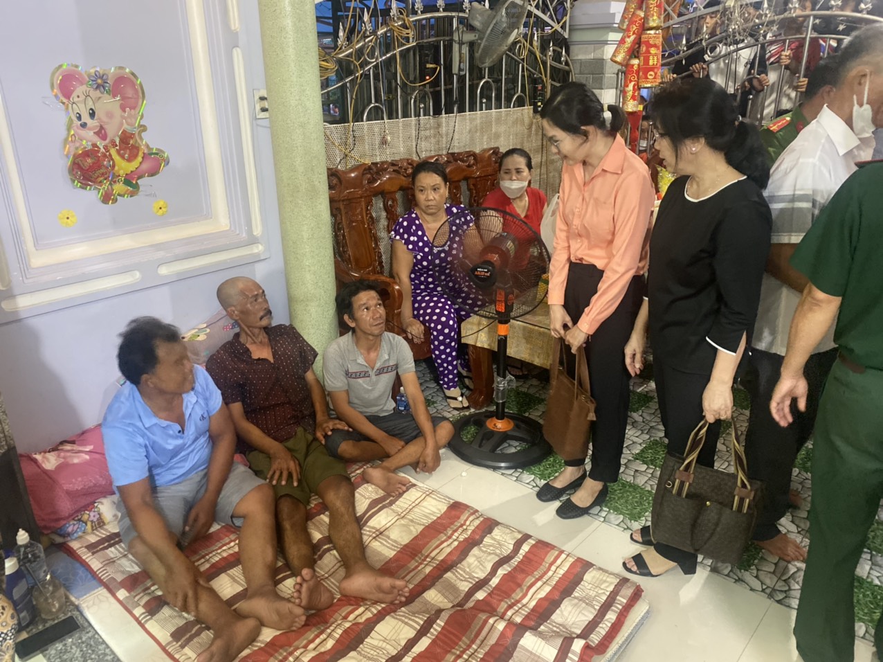 VASEP cùng đoàn Bộ trưởng Bộ NN và PTNT thăm và hỗ trợ các gia đình vụ chìm tàu cá Bình Thuận